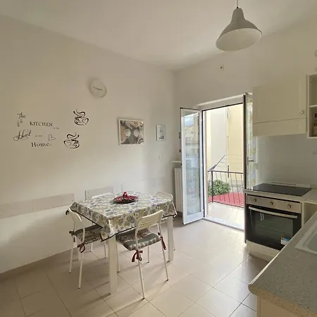 Eucalypti11 - Ampio Ristrutturato Con 3 Camere, 2 Bagni, Terrazzo, Balcone 公寓 *