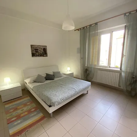 Eucalypti11 - Ampio Ristrutturato Con 3 Camere, 2 Bagni, Terrazzo, Balcone Διαμέρισμα